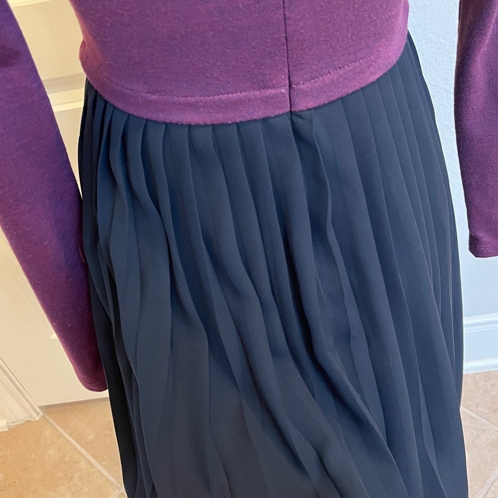 NWOT LOFT Burgundy and Black Long Sleeve Dress - Picture 4 of 9